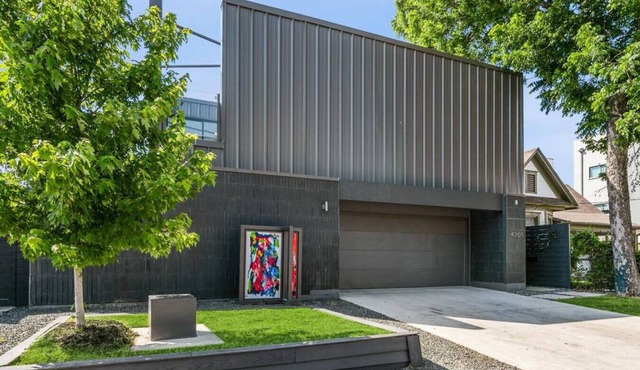 Modern Luxury 8 Bedroom/8 Bath Connected Duplex
