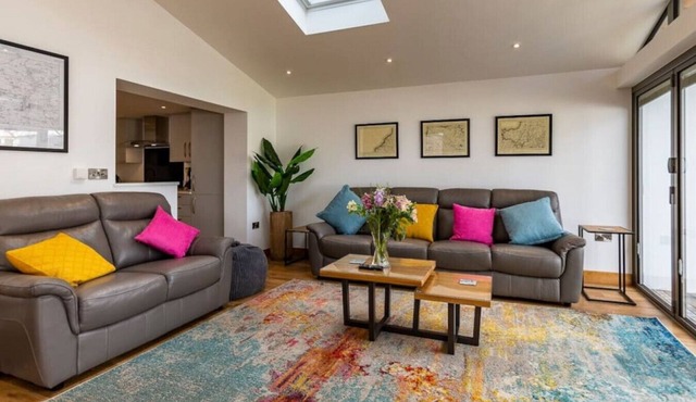 Modern, luxury and spacious - A great place for family and friends to relax!