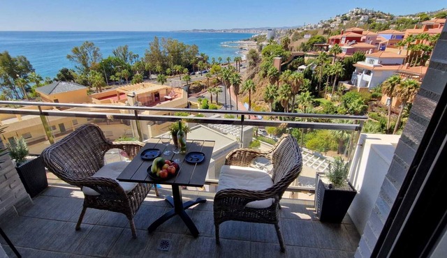 Modern luxury apartment at 100m from the beach and fantastic seaviews,