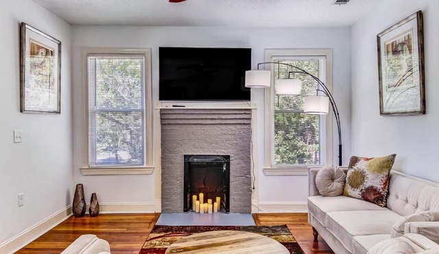 Modern Luxury Apartment 1 mile from Forsyth Park