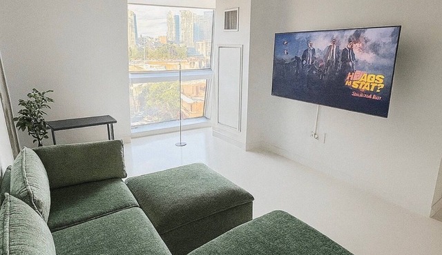 Modern Luxury Apt In The Heart of NYC, Easy Access to Midtown & Downtown
