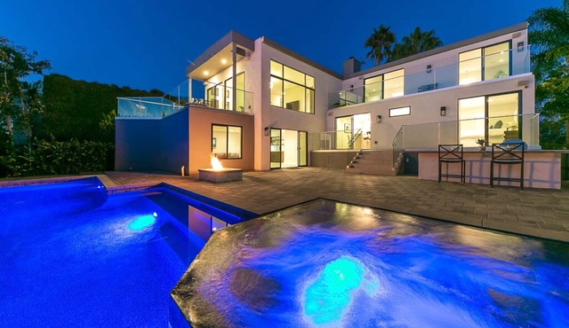 Modern Luxury at it's best! Resort home with ocean view/mins to beach & pool!