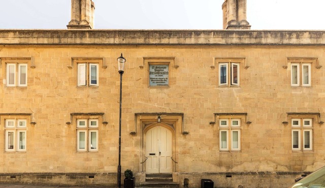 Modern Luxury at St Catherine's - Sleeps 28!