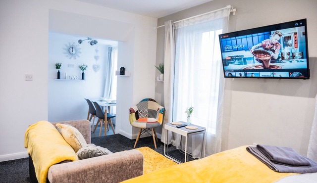 Modern Luxury & Comfortable Apartment