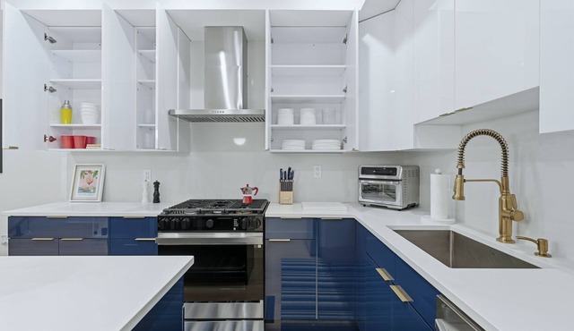 Modern Luxury Condo & Roof Deck 15 Mins to NYC