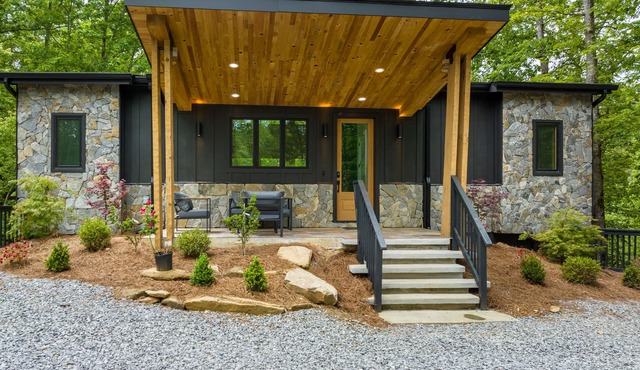 Modern luxury creekside retreat