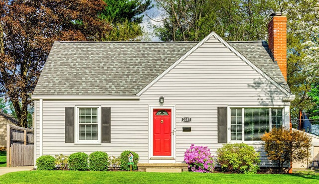 Modern Luxury - Cuyahoga Falls Spacious Retreat