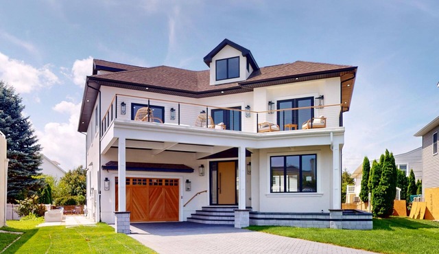 Modern Luxury Designer Getaway- 5 bedrooms