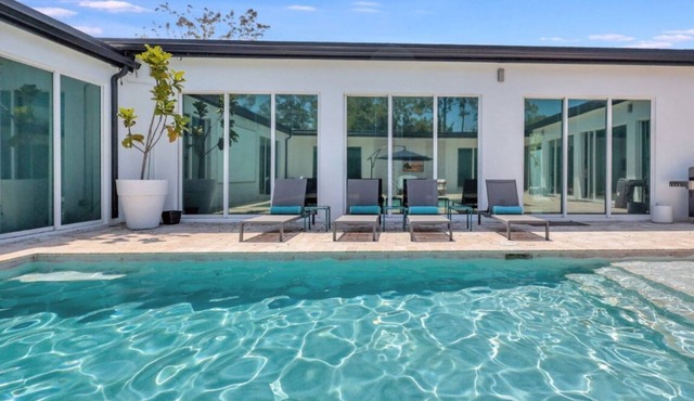 Modern Luxury Equestrian Villa w/Pool