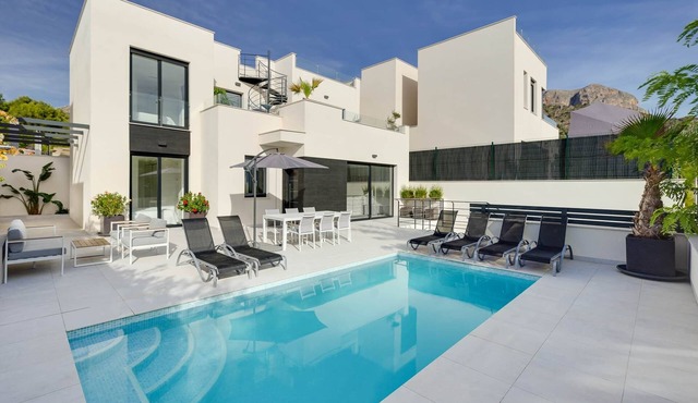 Modern luxury villa in Polop - by Welcomely