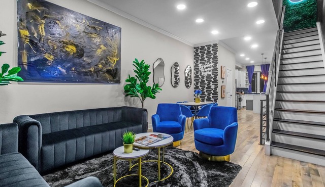 Modern Luxury Escape w/Movie Screen & Backyard Fun