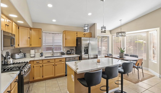 Modern Luxury Escape in Avondale Near Stadium & Diningn4 BR Retreat Sleeps 8