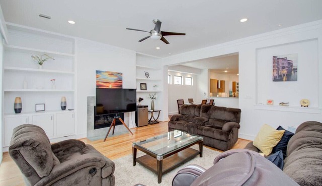 Modern Luxury Family Home in Montrose w/Parking!
