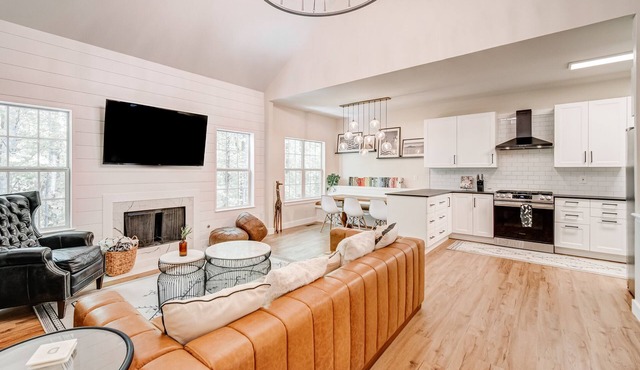 Modern luxury furnished rental in Alpharetta. Pet friendly!