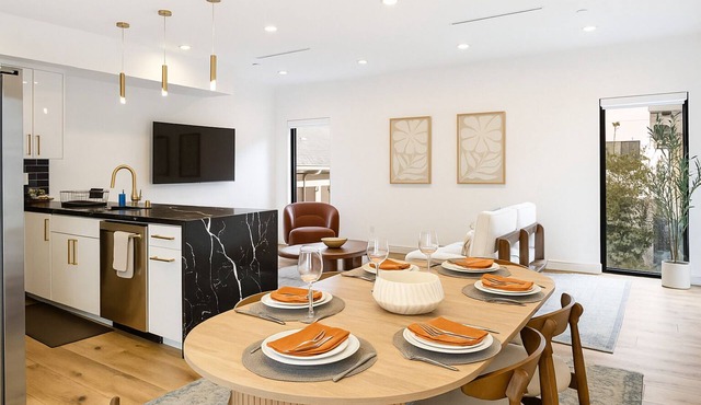 🌇 Modern Luxury Getaway in the Heart of Downtown Los Angeles.
