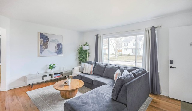 Modern Luxury - Heart of Cuyahoga Falls