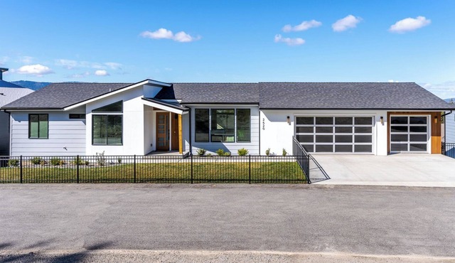 Modern Luxury Hillside Home with the Best view of Spokane!