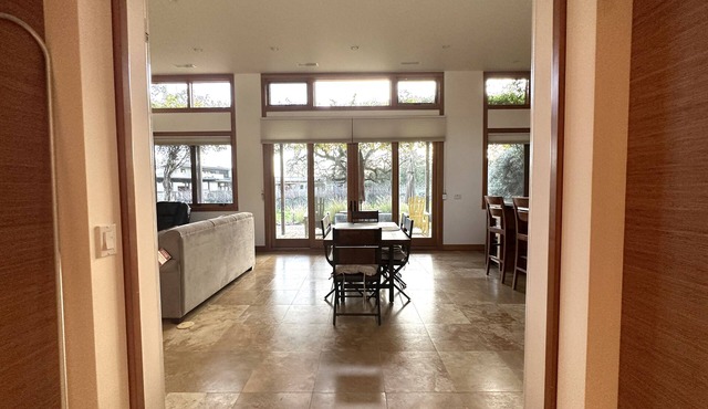 Modern Luxury Home 7-min from Square. Gated. Private Vineyard. 30+ day rental.