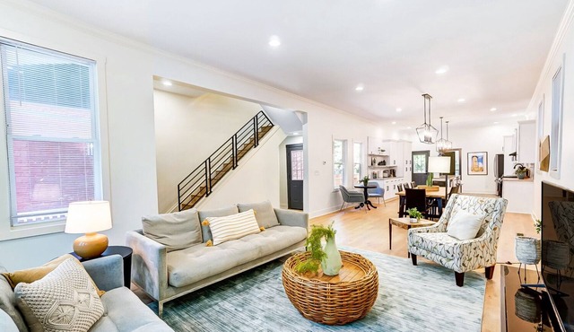 Modern Luxury Home: 7 Mins From Downtown-Sleeps 12