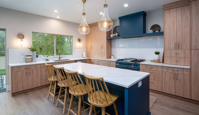 Modern Luxury Home in Neighborhood- close proximity to ski and summer activities