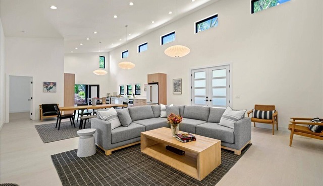 Modern Luxury Home in Town | Sleeps 6