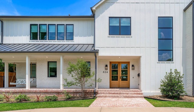 Modern Luxury Home on .5 Acres 30 Min. from FIFA WORLD CUP Stadium - sleeps 15!