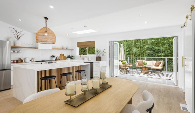 Modern Luxury Home by Russian River - Private Hot Tub, Office, EV Charger, Deck!