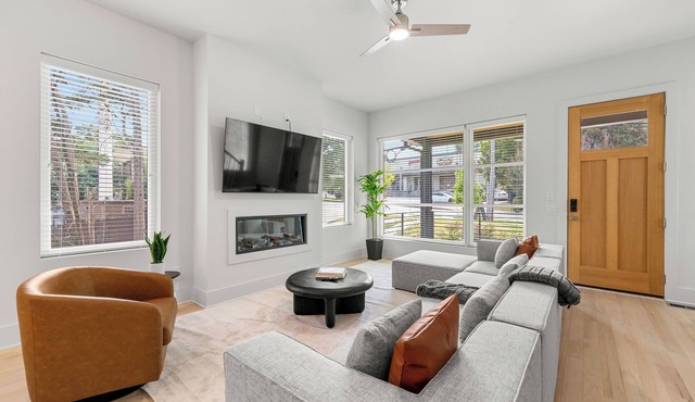 Modern Luxury in West Midtown 4BR with Rooftop