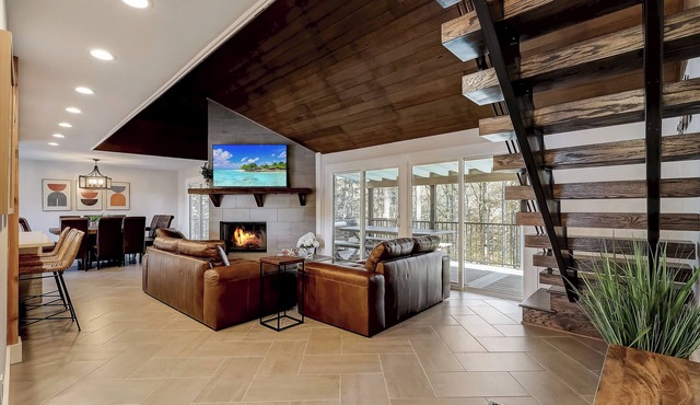 Modern Luxury Lakehouse w/Private Dock on Lanier!