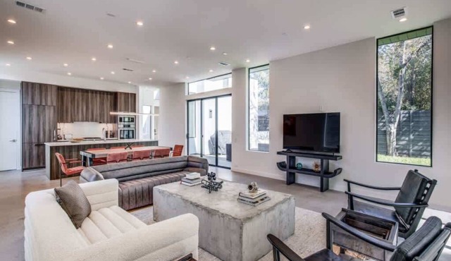 Modern Luxury Midway Hollow - Yard - Driem House