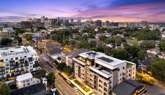 Modern Luxury, Music Row/West End, Free Parking, Pets, 16th Ave