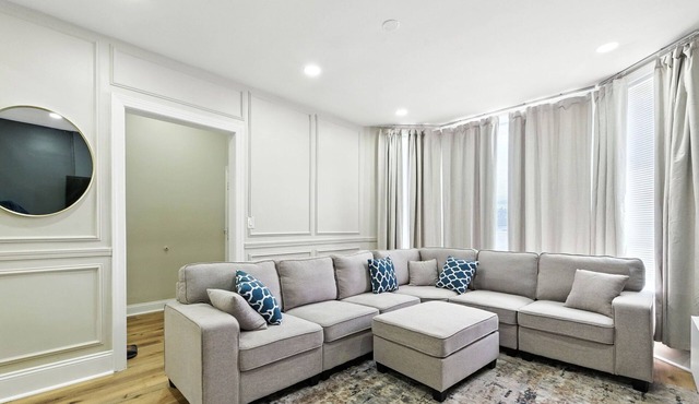 Modern Luxury Near the Loop