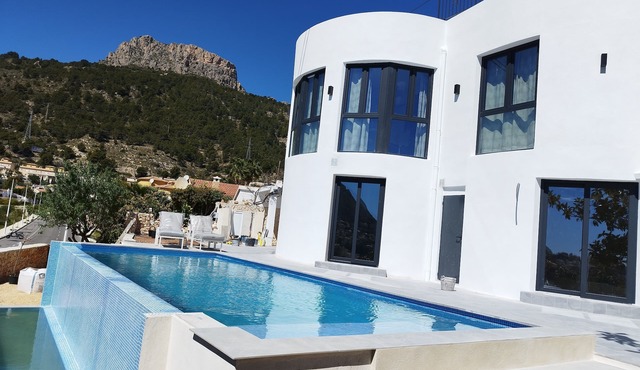 Modern luxury new build villa paradise, sea view, aircon, pool