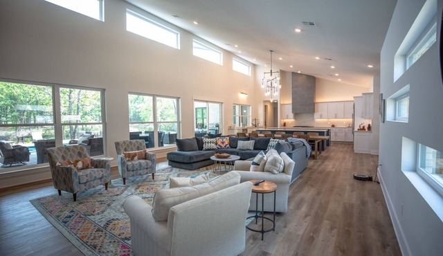 Modern Luxury on Cedar Creek Lake, Private Pool!