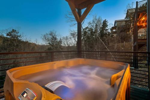 Modern Luxury Pool Hot Tub & Near Water Parks