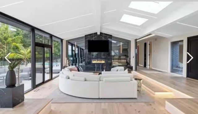 Modern Luxury Private Oasis on the Escarpment in Burlington. Mins from the Lake!
