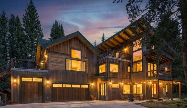 Modern Luxury Retreat 💫 Hot Tub 🎱 Game Room 💎 $0 Cleaning & Pet Fees