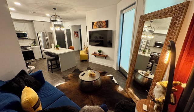 Modern Luxury Retreat - Walk to South Coast Plaza & Arts in Costa Mesa