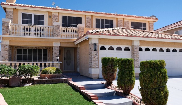Modern Luxury Retreat near Las Vegas Strip/Airport