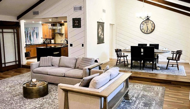 Modern Luxury Retreat - Bright, Cozy & Family-Ready near Orlando, FL