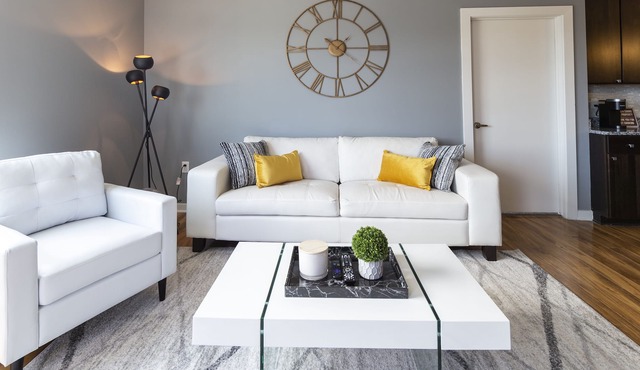 *Modern* Luxury Riverfront King Bed Apt Newport KY