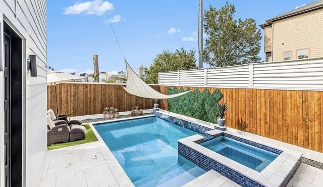 Modern/Luxury/Rooftop Deck/Downtown/Heated Pool/5BDRM