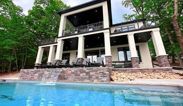 Modern Luxury! Sleeps 24! Pool, Spa, Golf, Arcade, Dock! Deep Cove, Calm Waters!