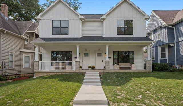 Modern Luxury Sleeps 8. Walk to DT Geneva