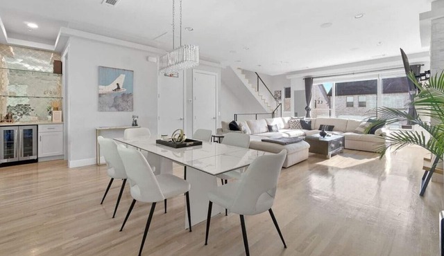 MODERN LUXURY Smart Home w/ Rooftop Terrace