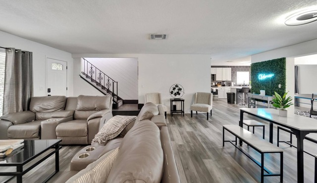 Modern Luxury / Spacious / Family Friendly