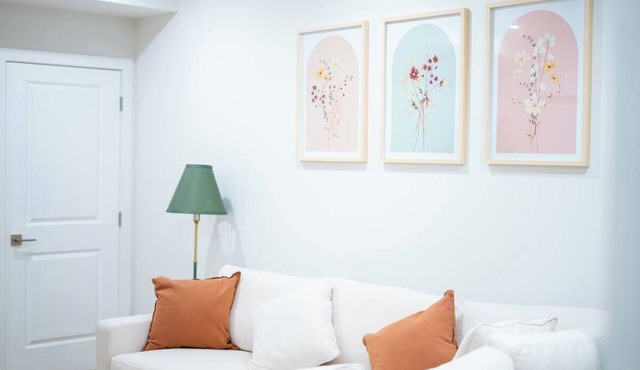 Modern Luxury Stay – Airport, Banff/Rockies Route