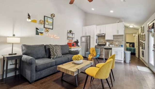MODERN & LUXURY STAY in Austin, Mins to Downtown!