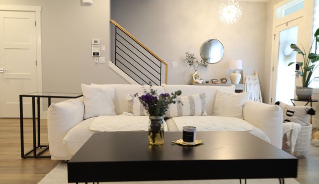 Modern & Luxury Townhome in Vancouver WA [3BR/2.5BA]