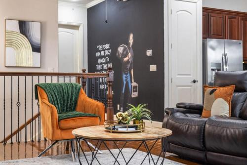 Modern Luxury Townhome in Uptown Galleria